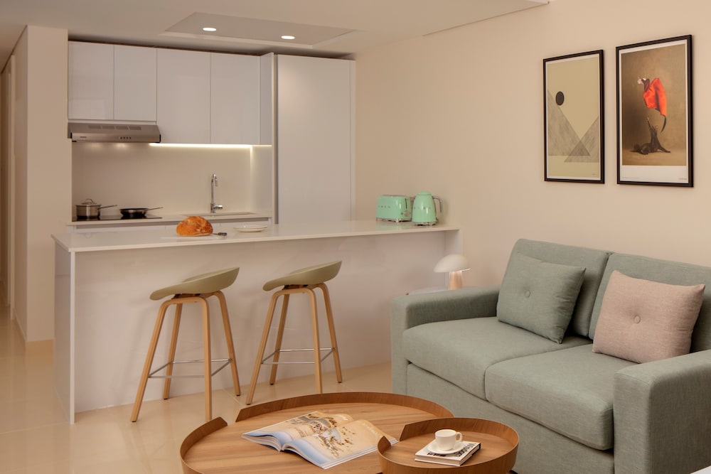 Studio Suite, 2 Twin Beds, Kitchen photo 3