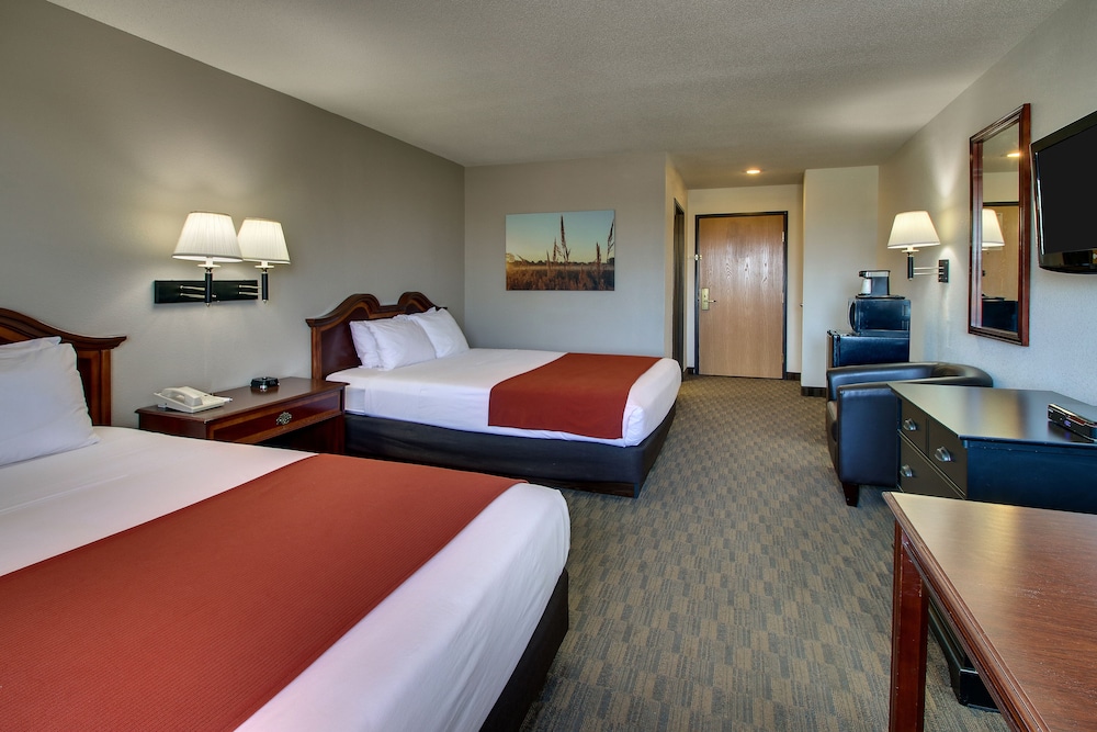 Deluxe Room, 2 Queen Beds (Standard Two Queen Room) photo 2