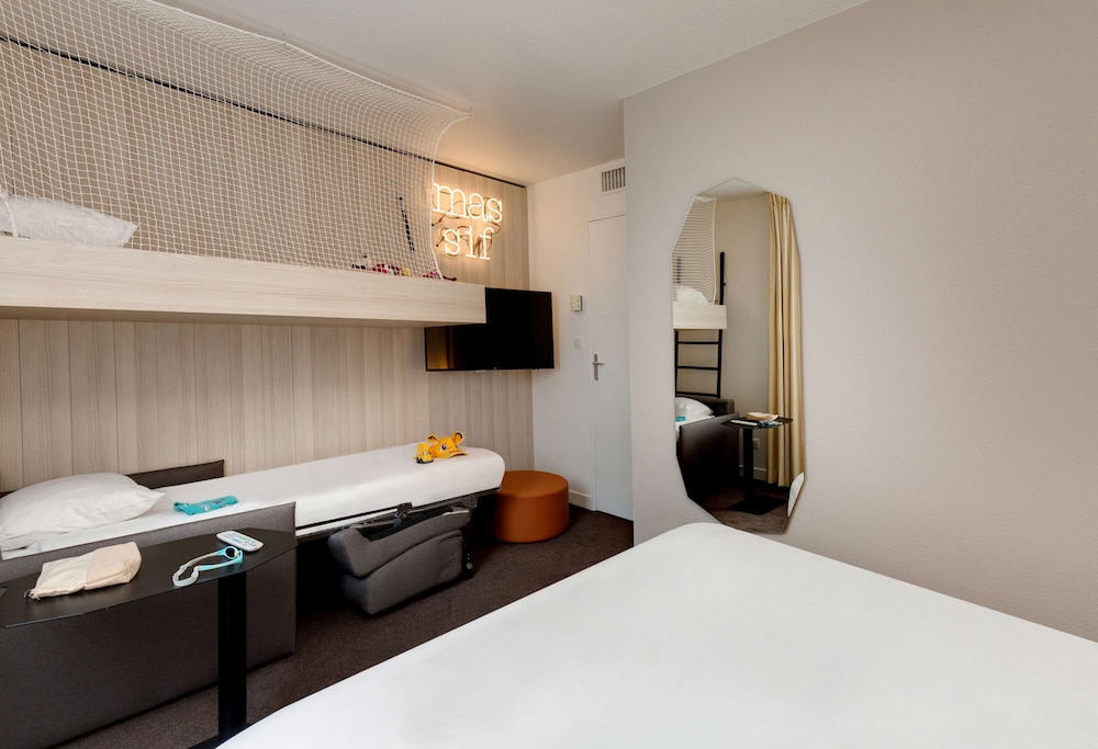 Standard Room, Multiple Beds - Photo 1