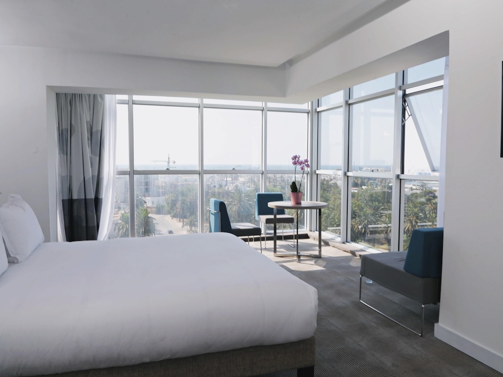 Suite, 1 Double Bed with Sofa bed photo 2
