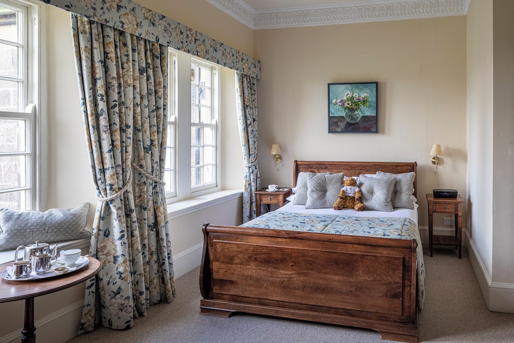 Harewood Junior Suite photo 2