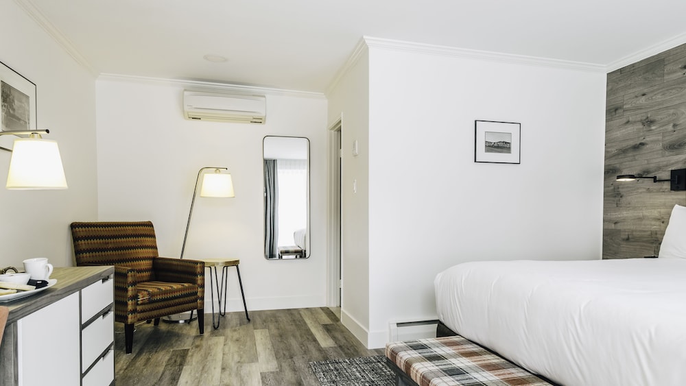 Superior Room, 1 King Bed, Ground Floor photo 2