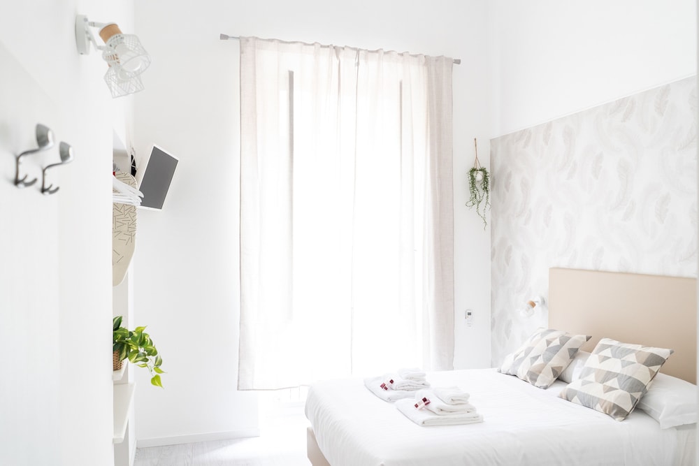 Room (3)