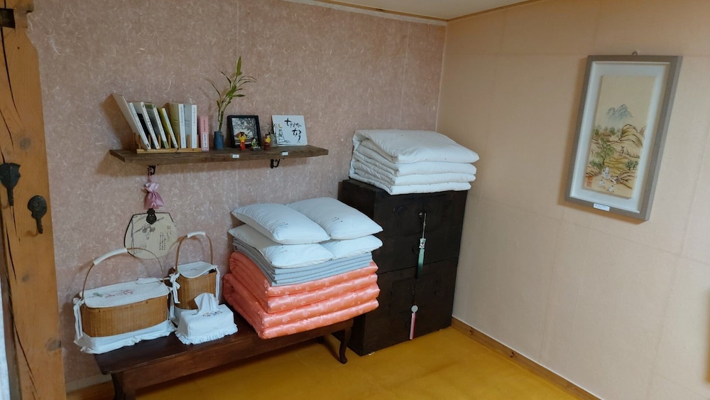 Room (Love) photo 2