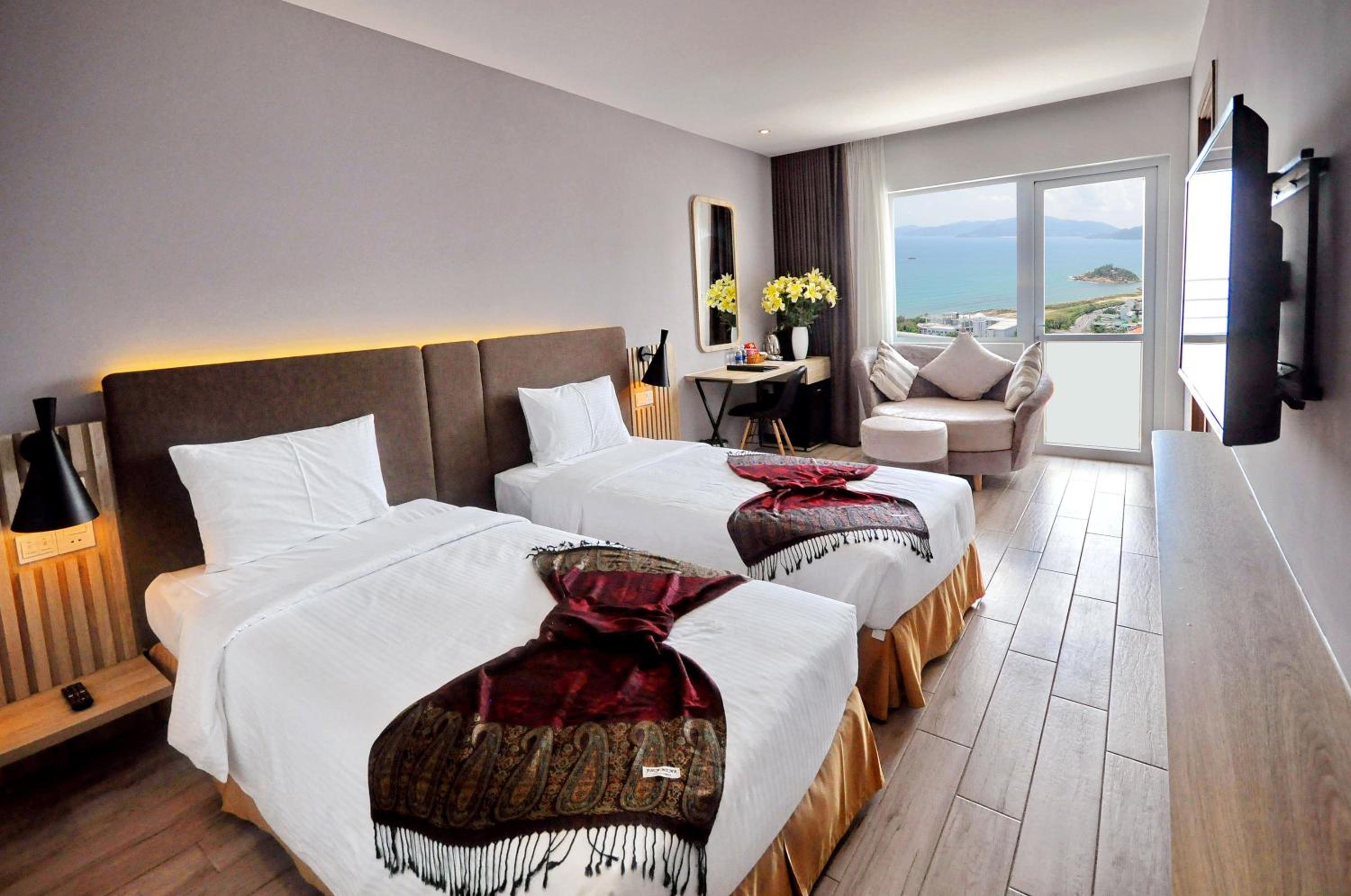 Family Room with Sea View - Photo 1