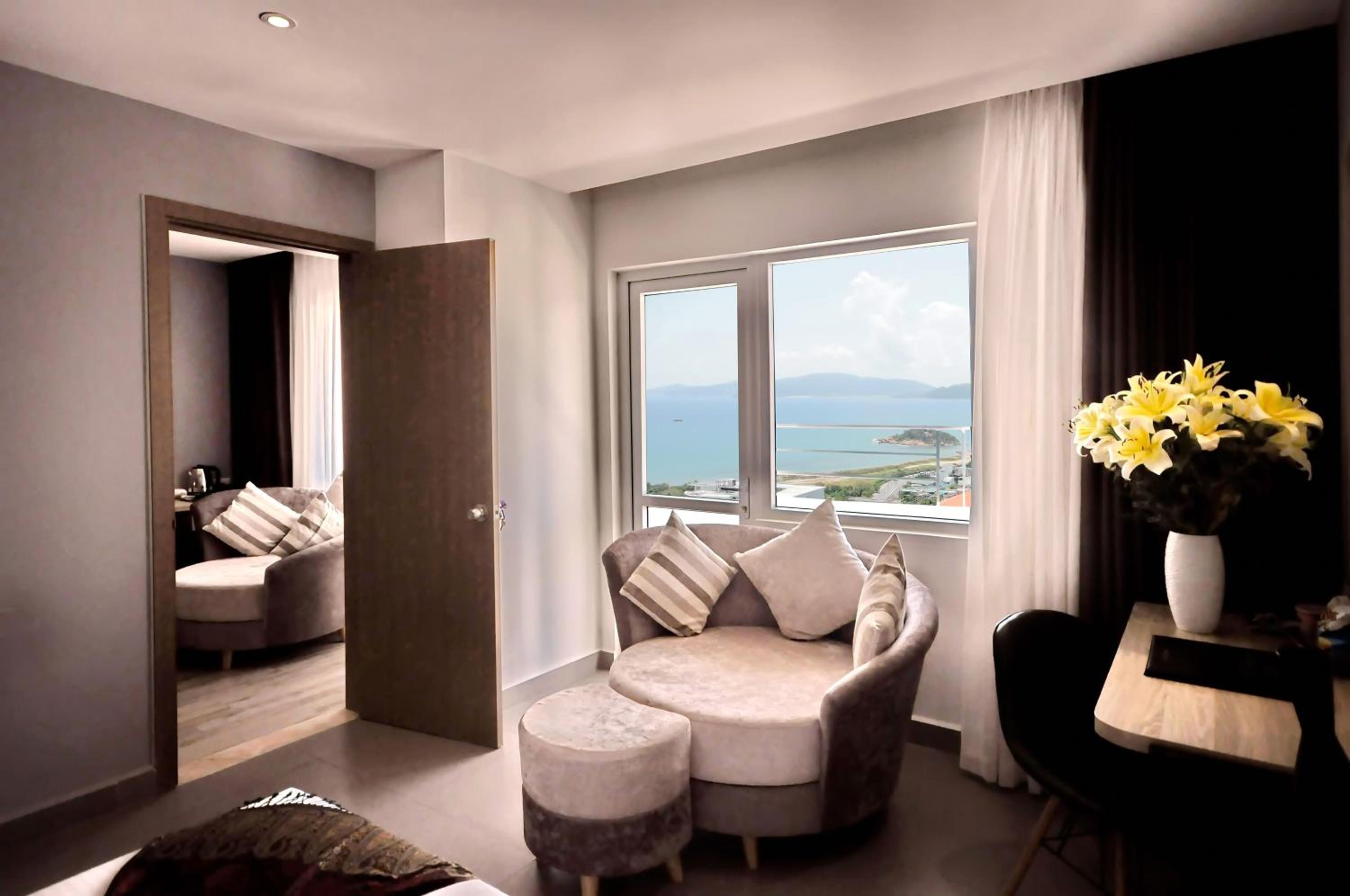 Family Room with Sea View - Photo 9