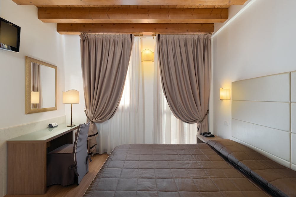 Comfort Double Room, 1 Queen Bed - Photo 5