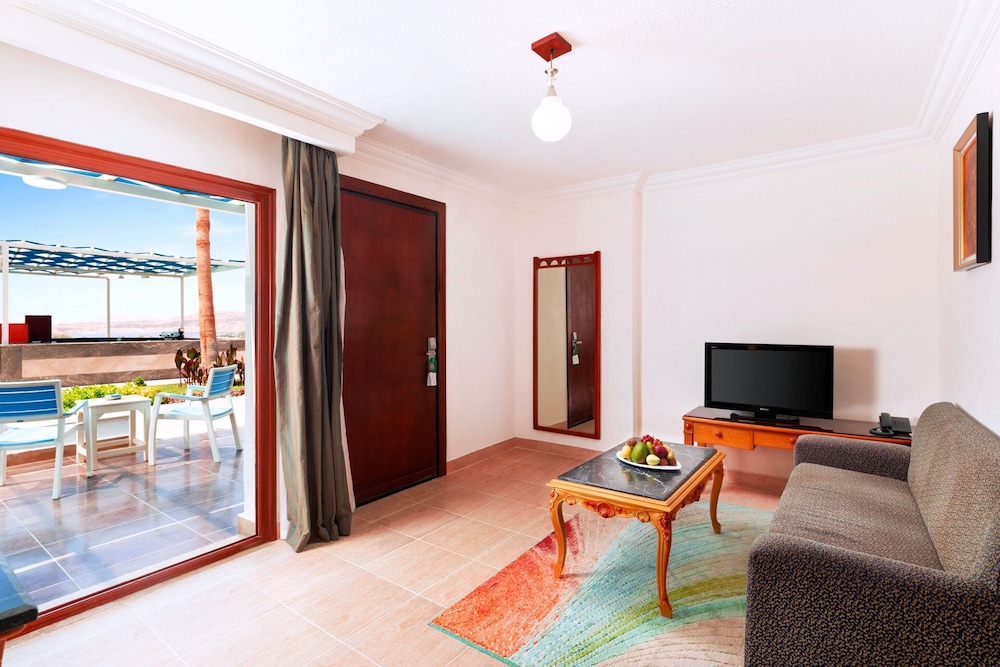 Deluxe Family Room - Photo 3
