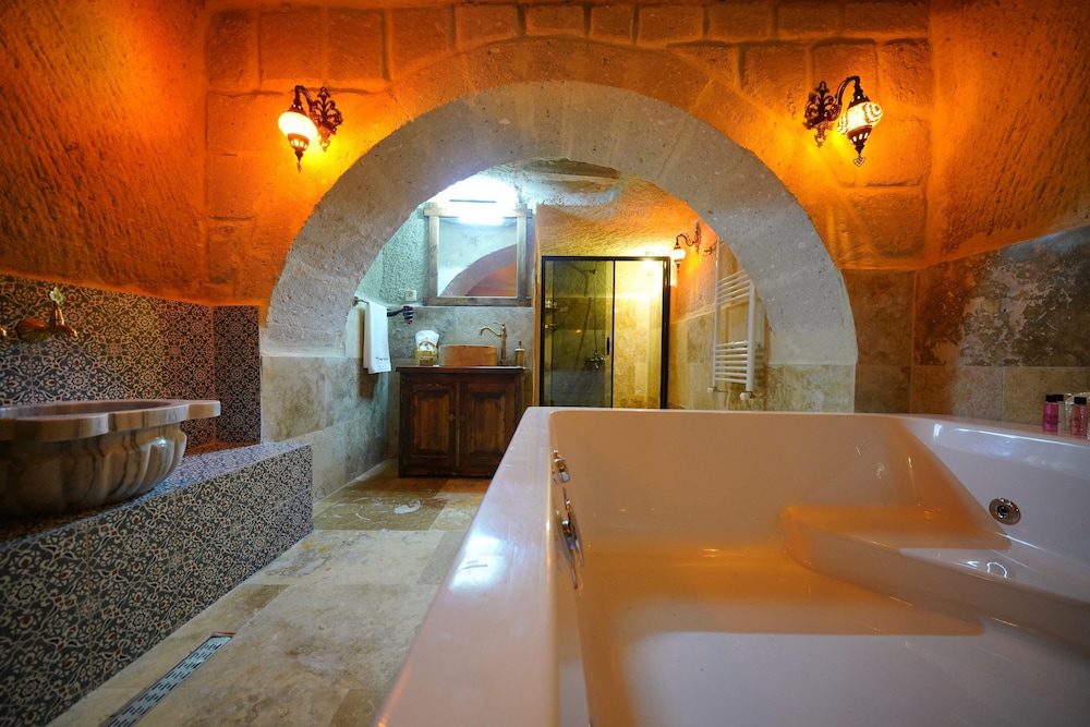 Nazende Hammam Jacuzzi Cave Suite - Photo 25