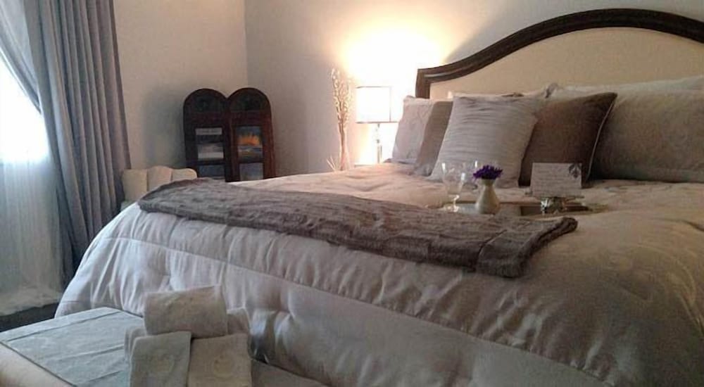 Room, 1 King Bed, Garden View (Mistral) photo 3
