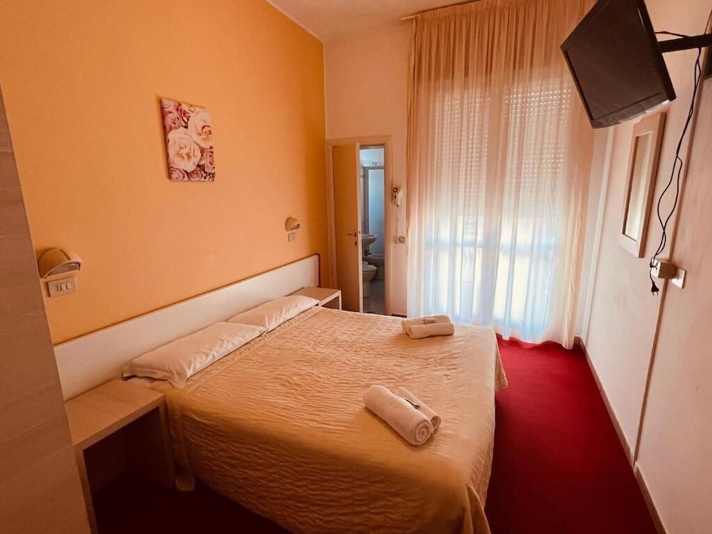 Basic Double or Twin Room photo 3