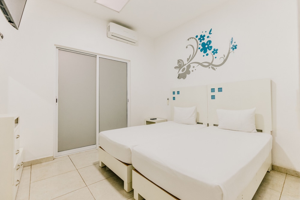 Basic Twin Room, 1 Bedroom, Non Smoking - Photo 1