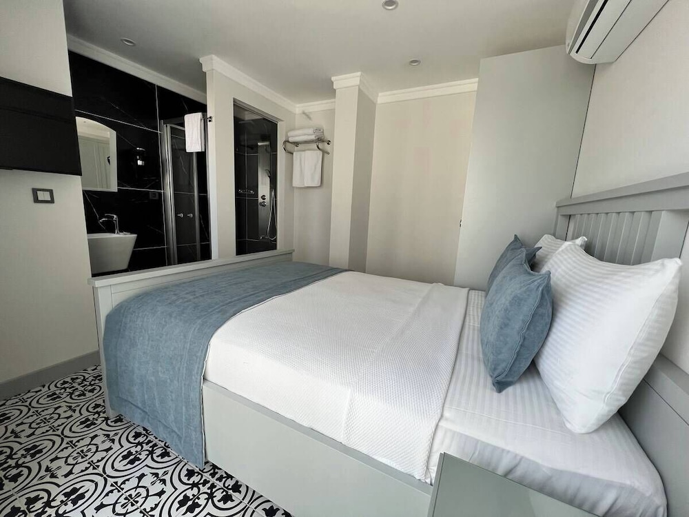 Economy Double Room, Garden View