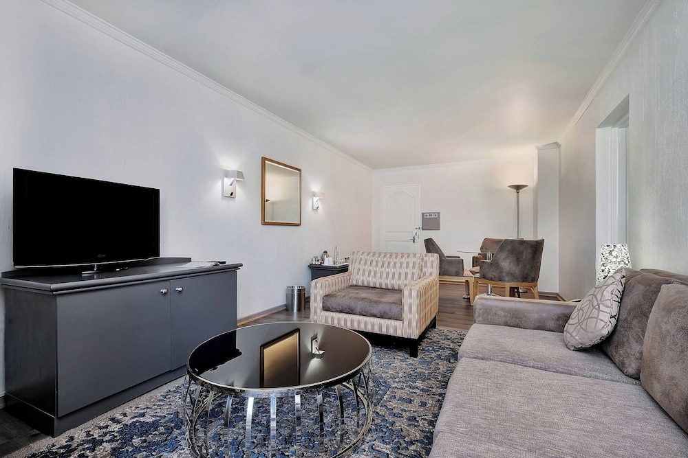 Suite, 1 Bedroom, Garden View - Photo 1