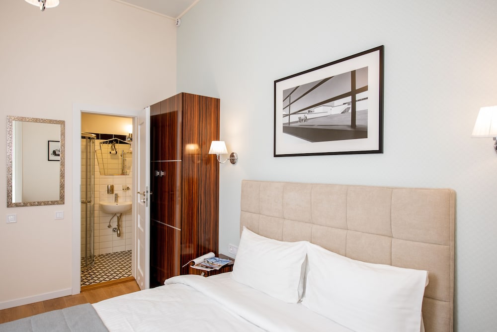 Classic Room, 1 Queen Bed, Non Smoking photo 3
