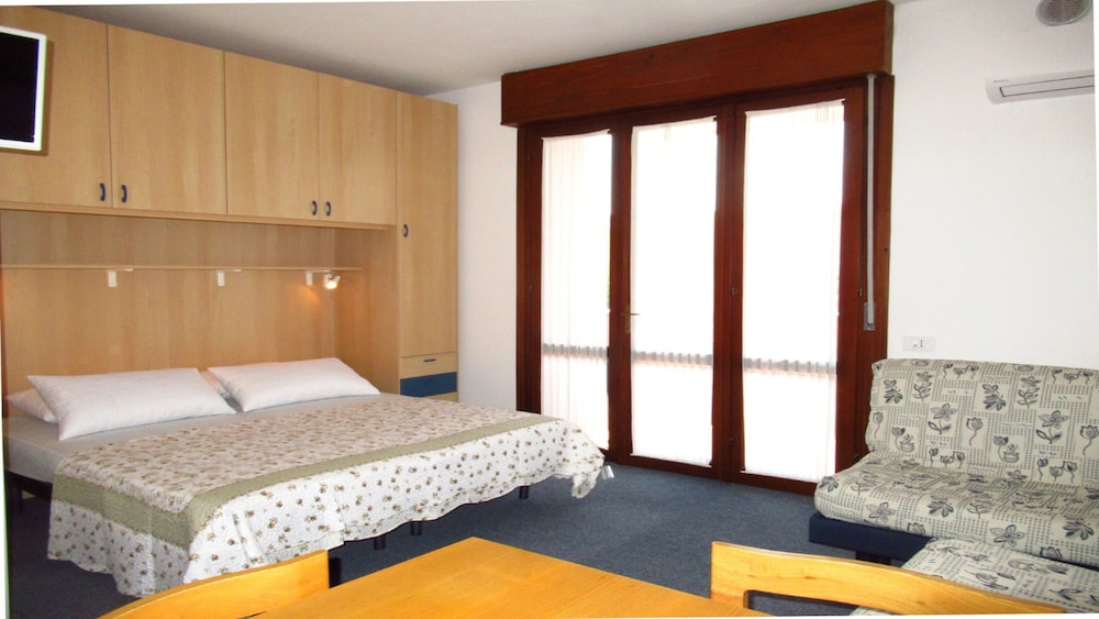 Studio, Multiple Bedrooms, Balcony, City View photo 2