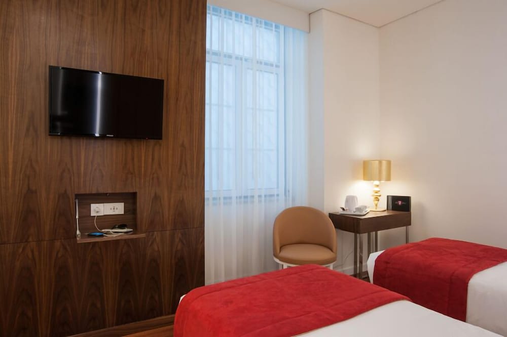 Twin Room (interior)