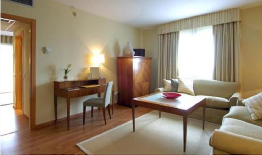 Junior Suite (Single Use) - Photo 15