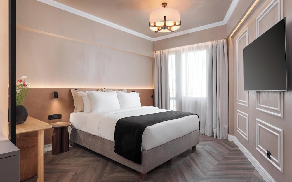 Deluxe Suite, Balcony, Mountain View