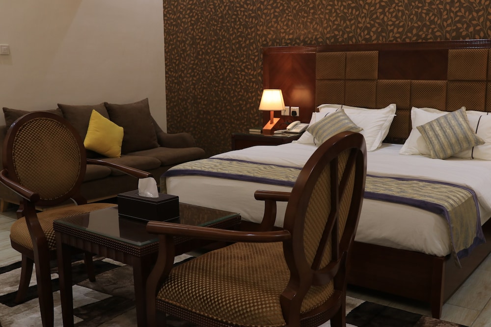 Junior Studio Suite, 1 King Bed, City View