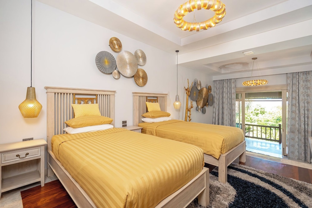 Deluxe Twin Suite with Seaview photo 2