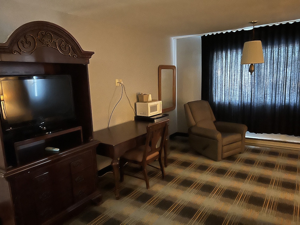 King Jacuzzi Suite photo 3