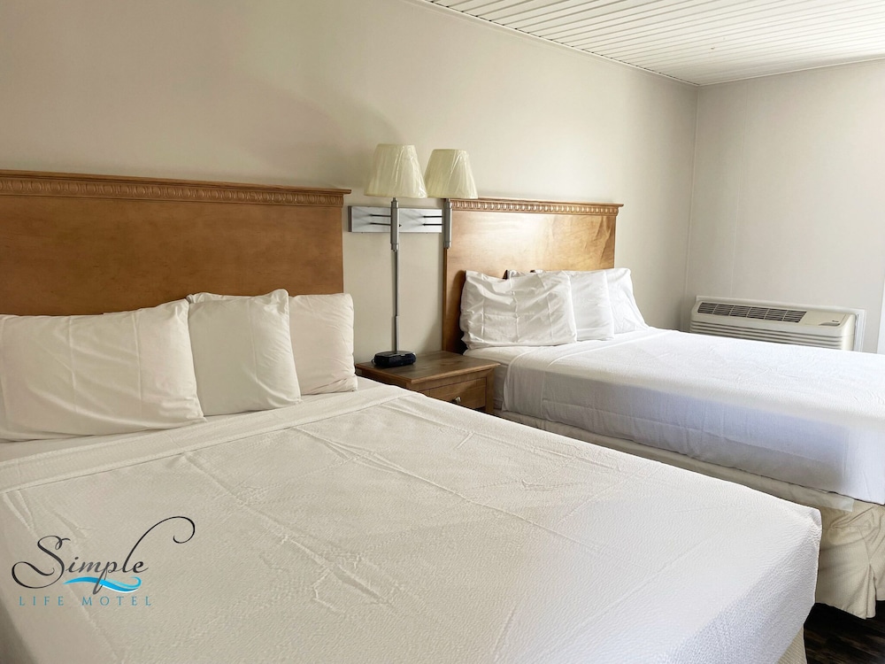Family Double Room, 2 Queen Beds, Partial Ocean View photo 1
