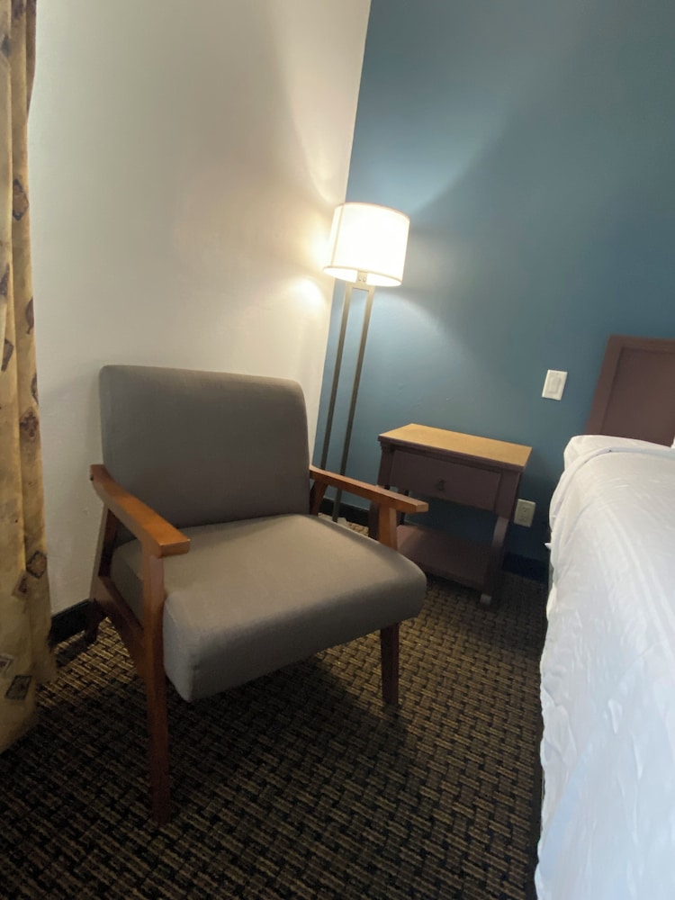 Room, 1 Queen Bed, Non Smoking - Photo 3