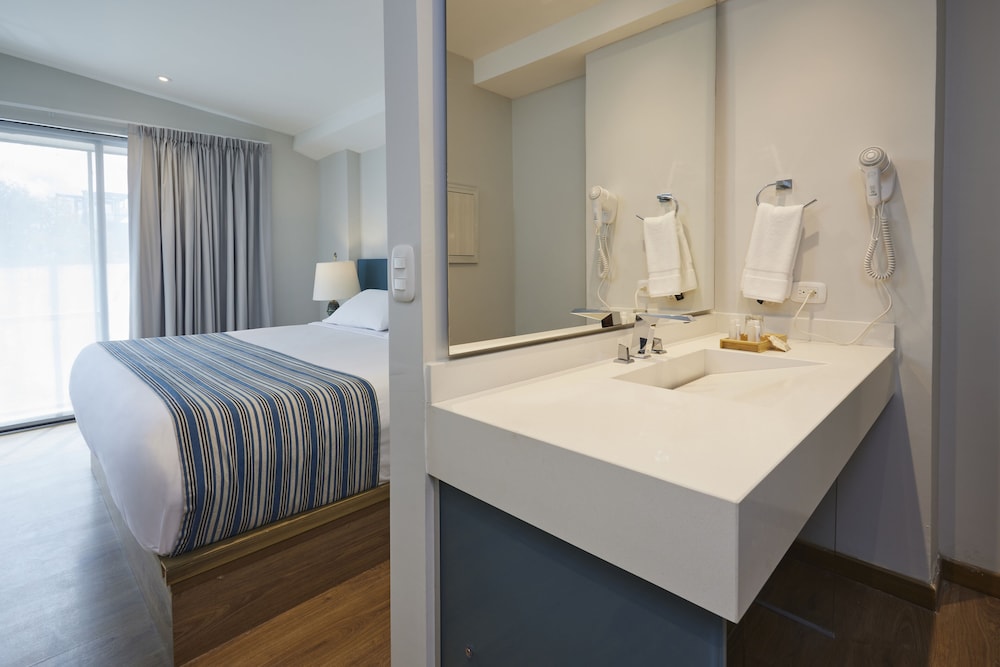 Superior Suite, 1 King Bed - Photo 8