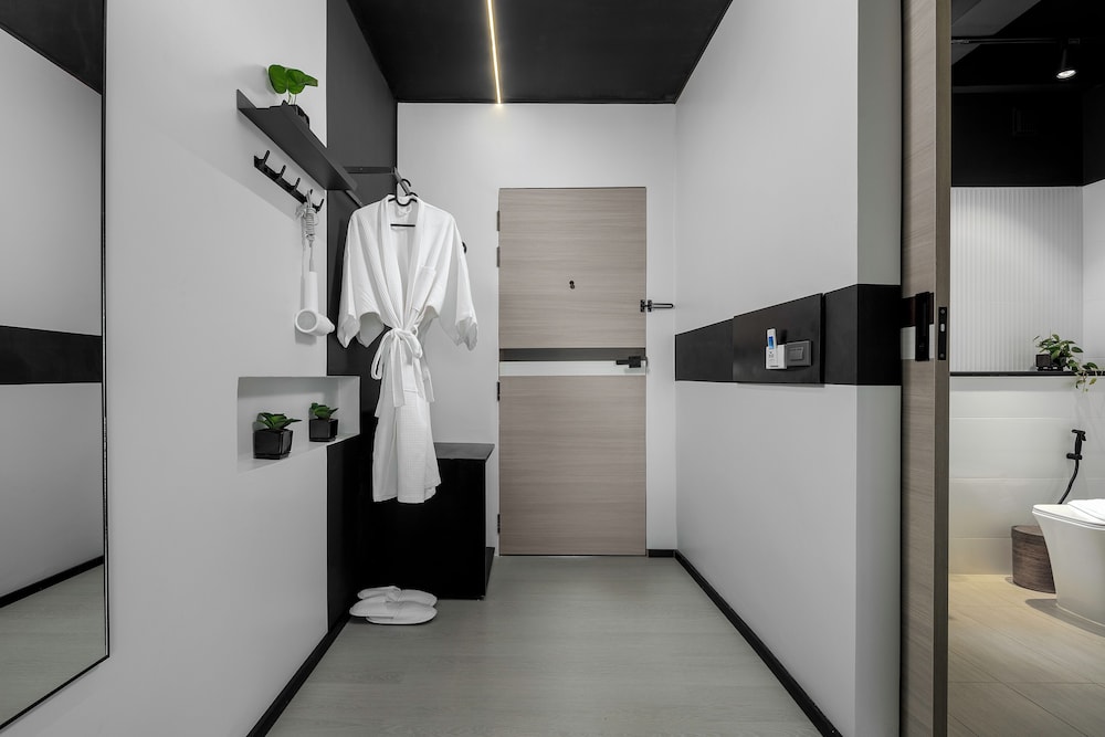 Deluxe Double Room, Balcony, Garden View - Photo 5