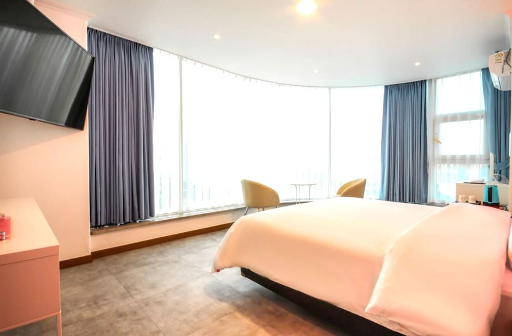 Room (Sky View) photo 2