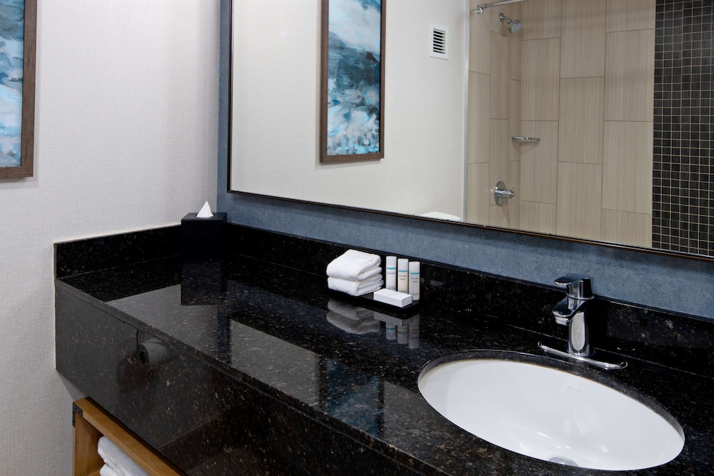 Suite, 2 Bedrooms - Photo 7