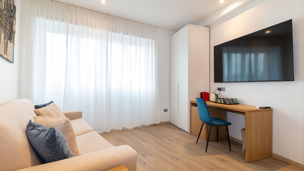 Deluxe Quadruple Room photo 2