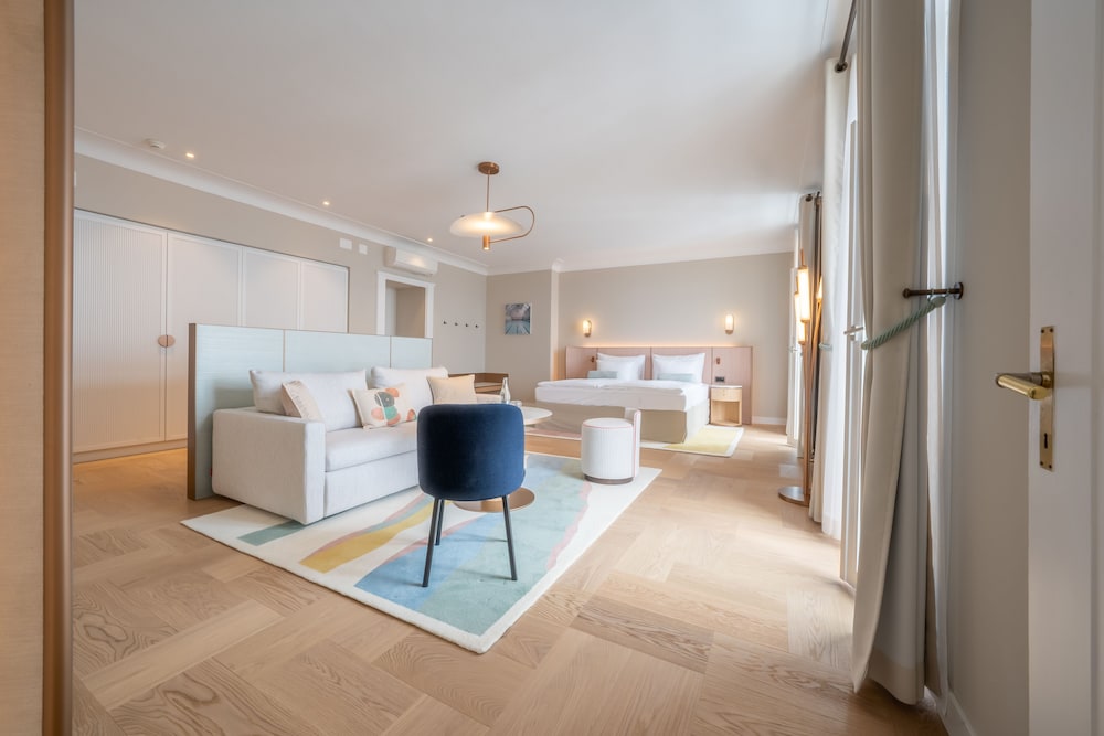 Deluxe Junior Suite Lakeside photo 3