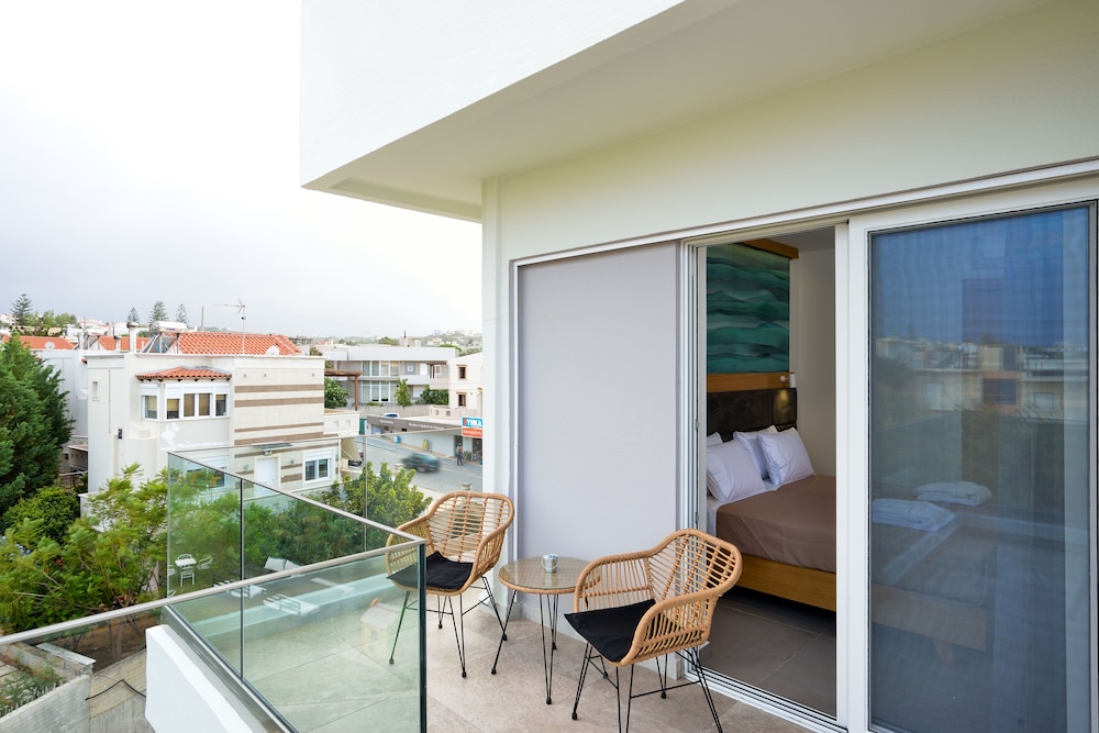 Deluxe room with Balcony - Photo 4
