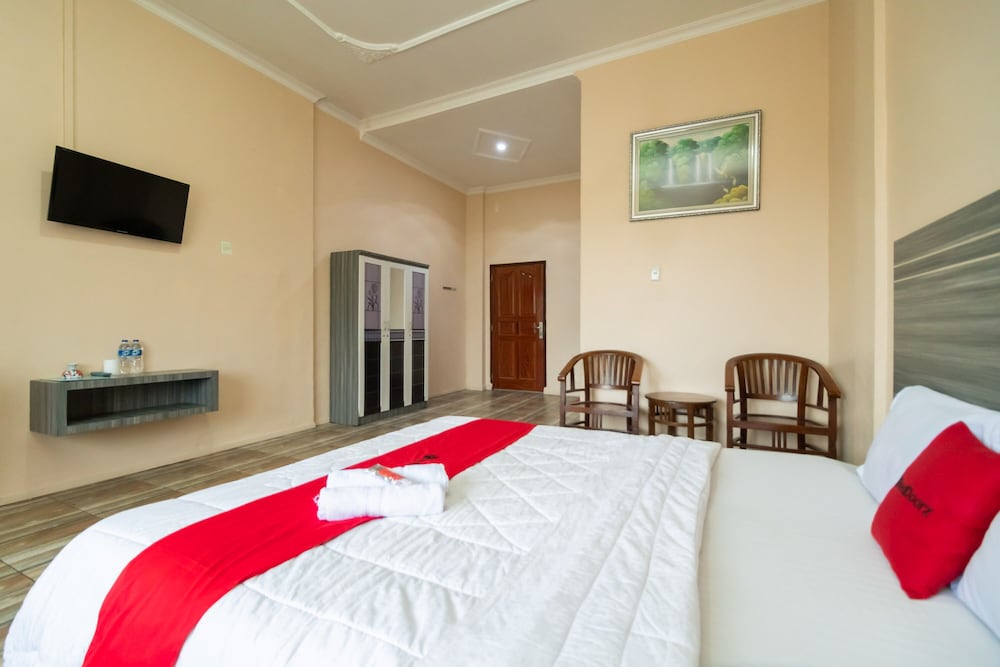 Family Room (RedDoorz) photo 2