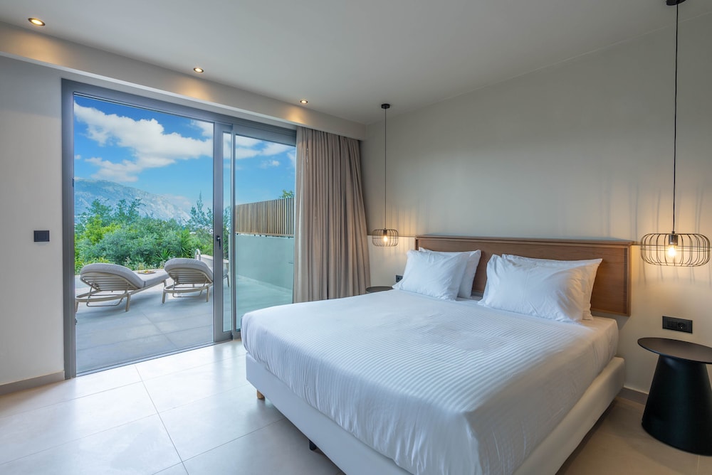 Executive Junior Suite with Private Pool & Sea View - Photo 2