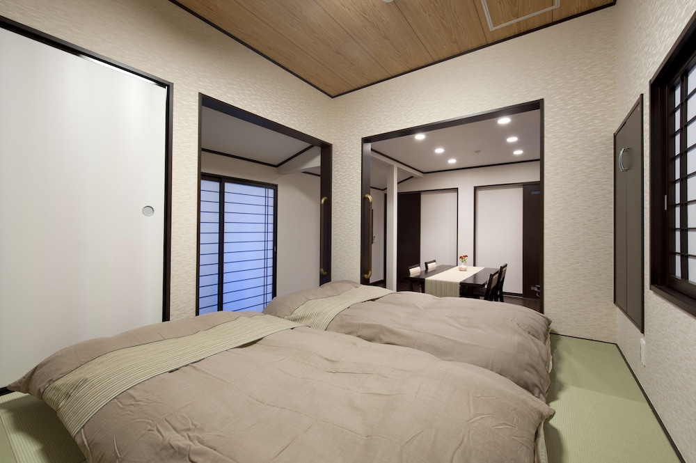 Universal Design Room Max.3 Futons photo 3