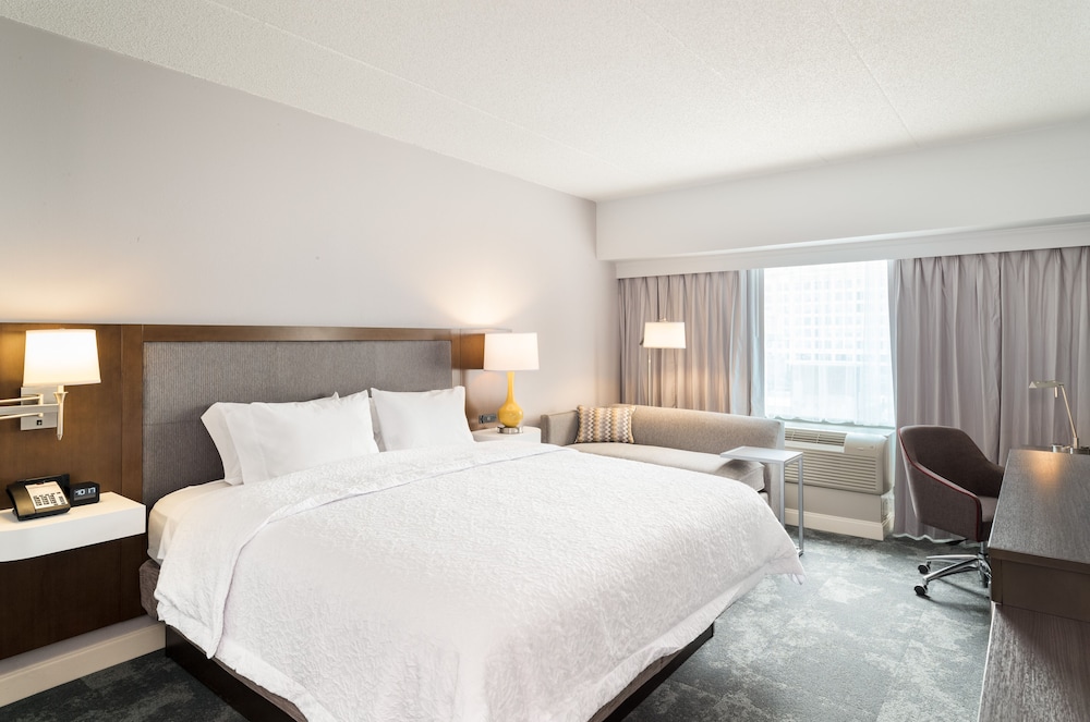 Classic Room, 1 King Bed, Accessible, Bathtub - Photo 2