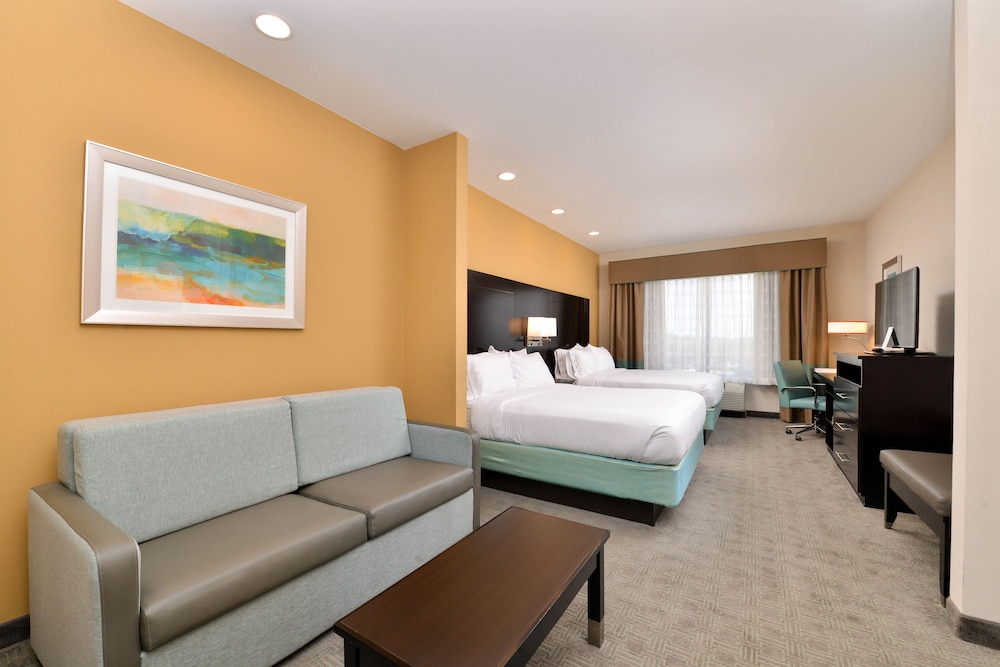 Queen Room with Two Queen Beds - Hearing Accessible