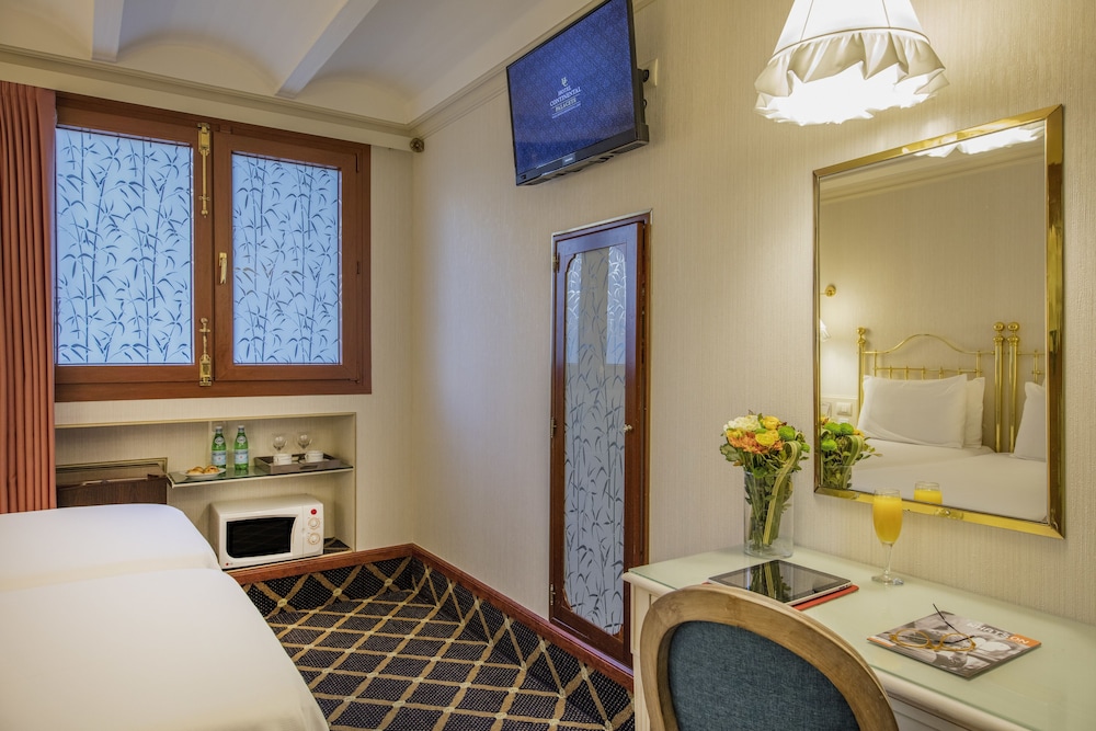 Deluxe Double Room, 1 Double Bed photo 2