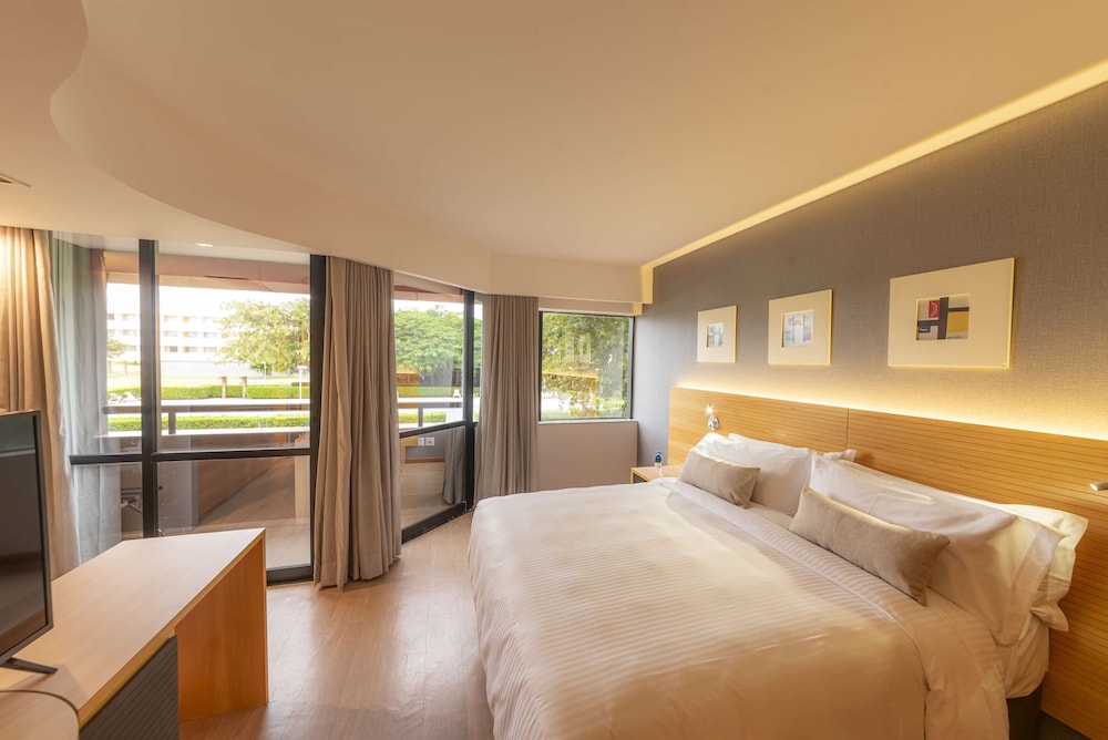 Executive Room, 1 King Bed - Photo 4