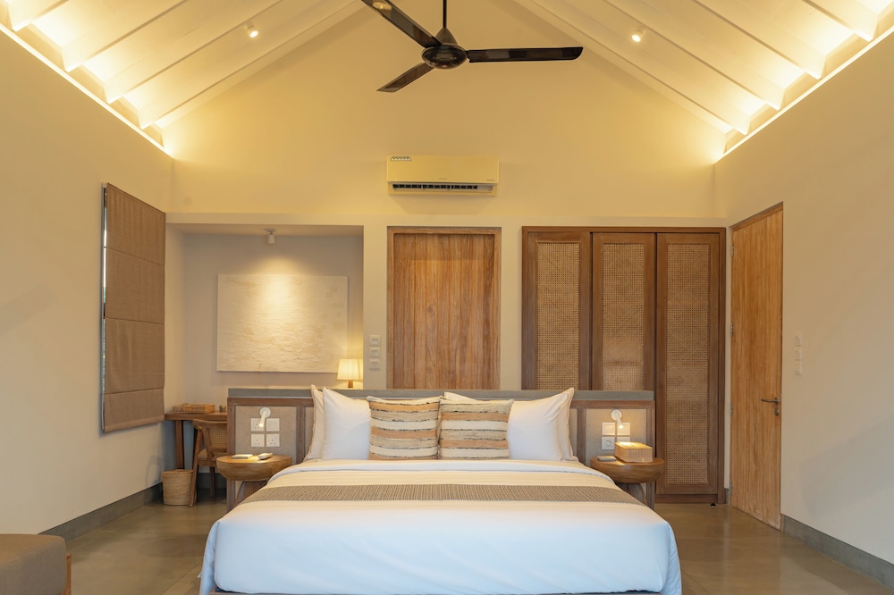 Luxury Villa, 1 King Bed, Non Smoking, Lagoon View photo 3
