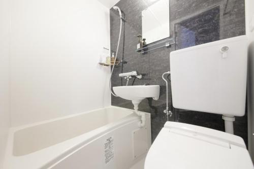 Small Twin Room - Non-Smoking photo 2