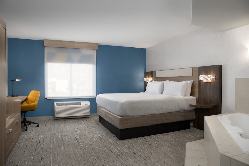 Standard Room, 1 King Bed, Jetted Tub - Photo 1