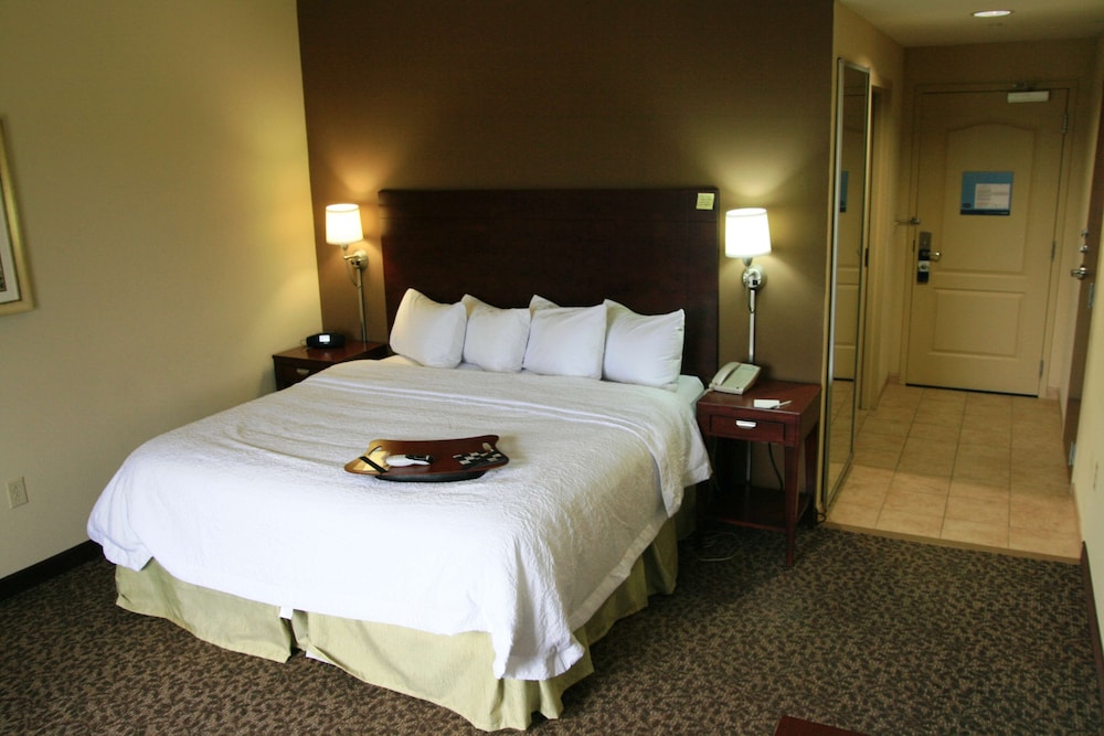 One king bed non smoking - Photo 1