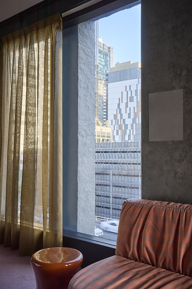 Skyline Corner Suite photo 2