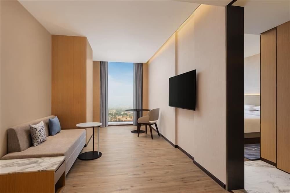 Suite with 1 King bed with Breakfast