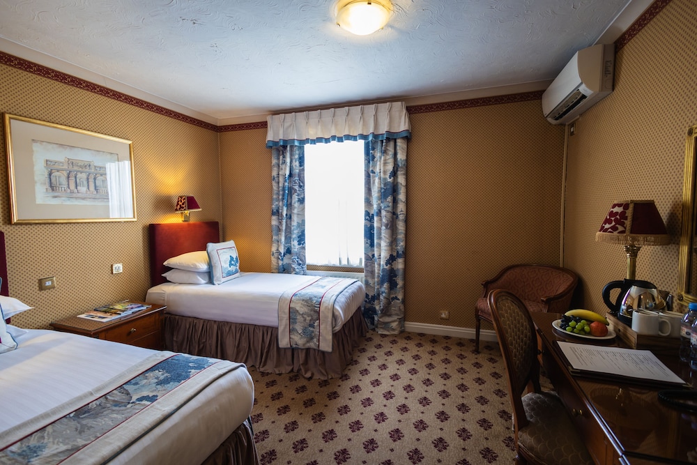 Standard Twin Room (Extra Charge Added for Extra Sofa Bed) photo 2