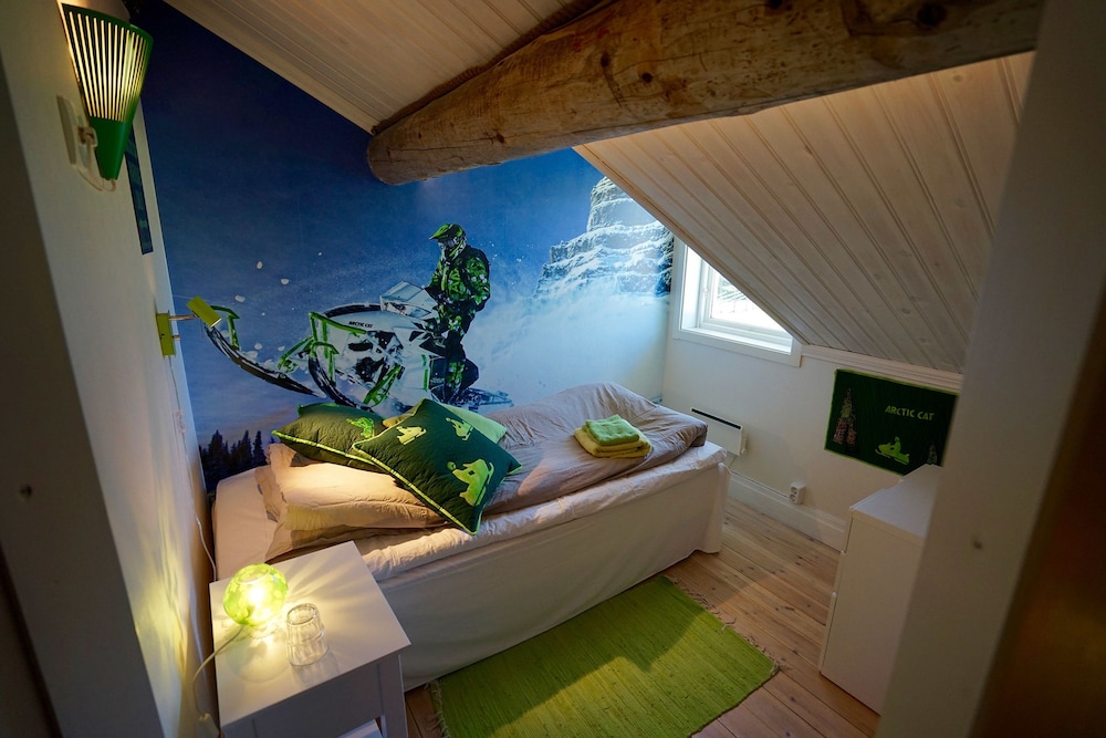 Single Room, Shared Bathroom photo 2